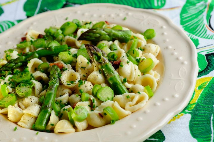Ensalada de esparragos y pasta. Foto: Fernando de la Orden