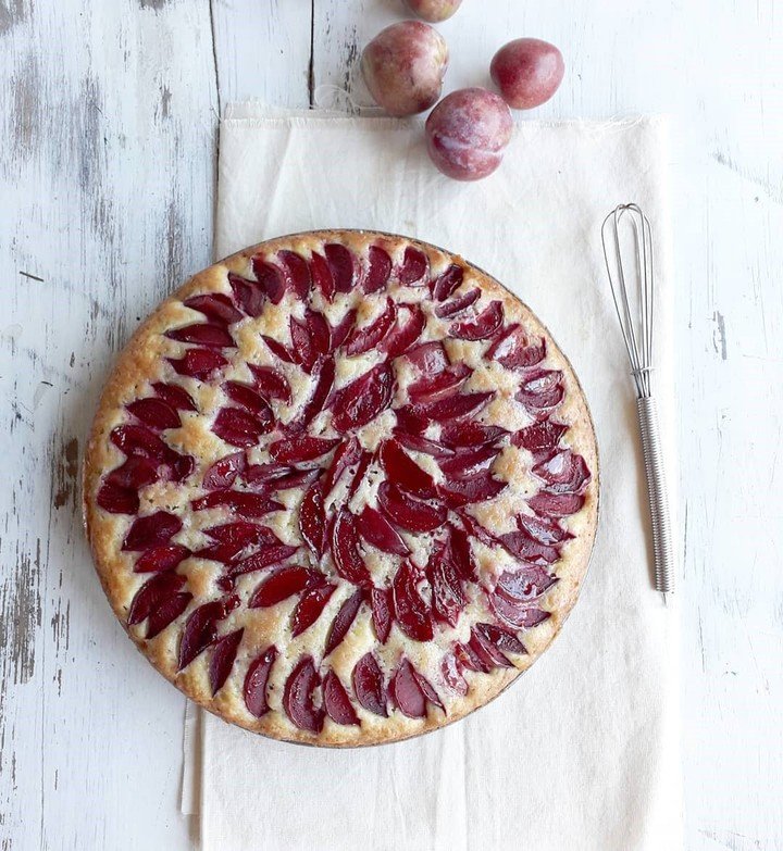 Tarta de ciruelas. Foto: @soyaldigutierrez.