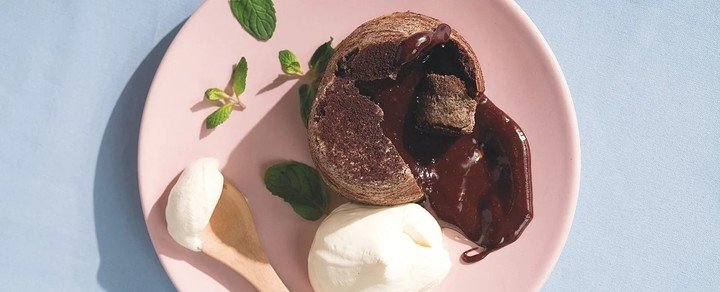 Volcan de chocolate con corazon de ganache. Foto: Planeta