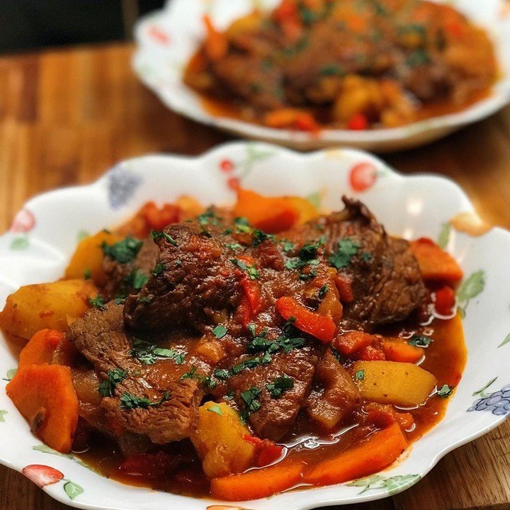 Bifes a la criolla. Foto: @angie.cocina