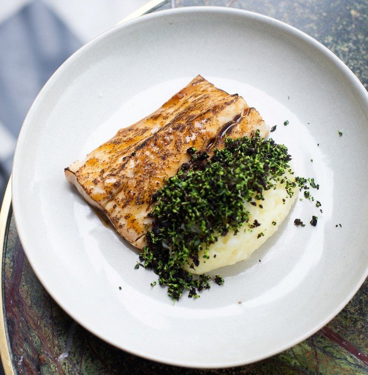 Pesca con pure y brocoli.